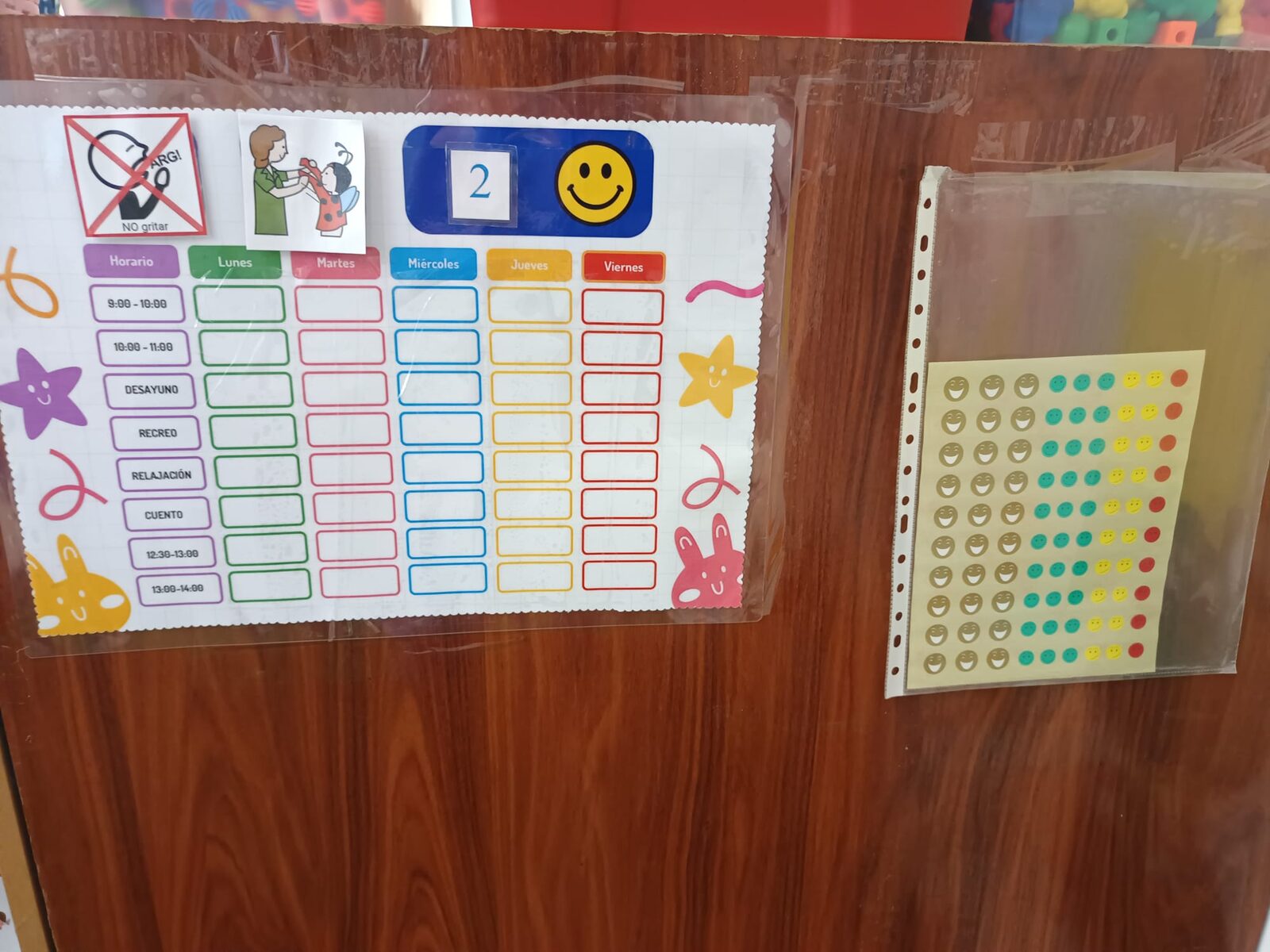 Panel de rutinas visuales para el aula
