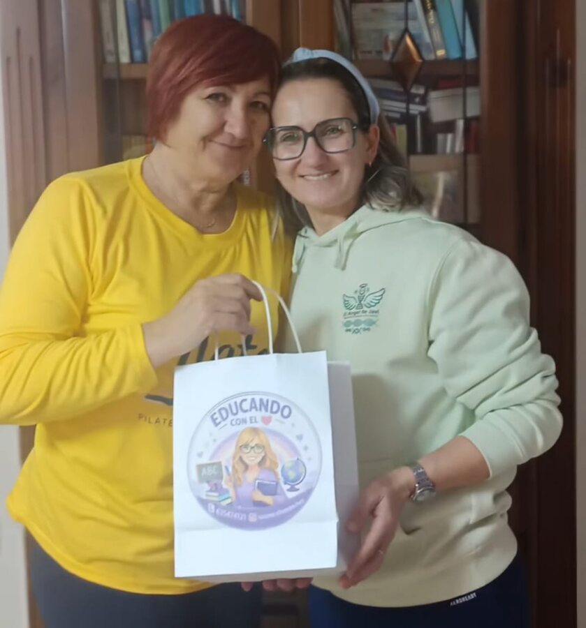 Lectora con Mi Tribu del María