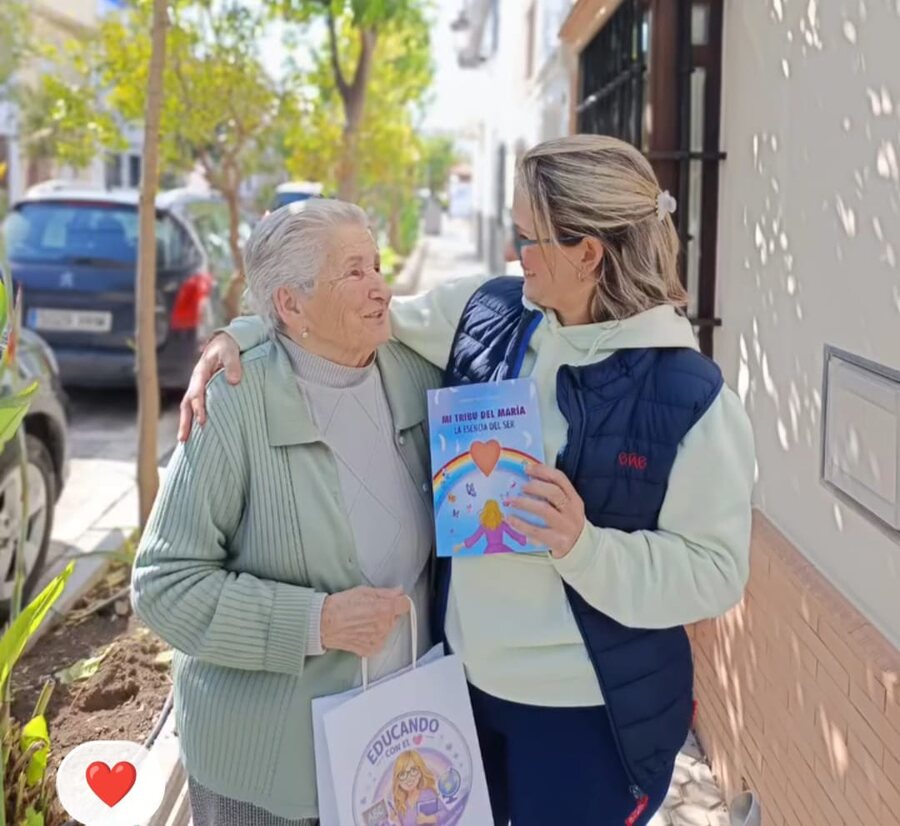 Lectora con Mi Tribu del María
