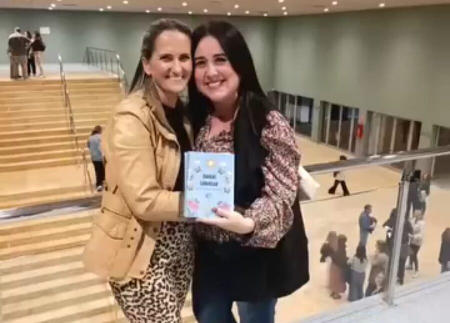 Lectora con Mi Tribu del María