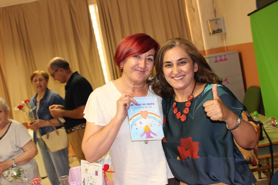 Lectora con Mi Tribu del María