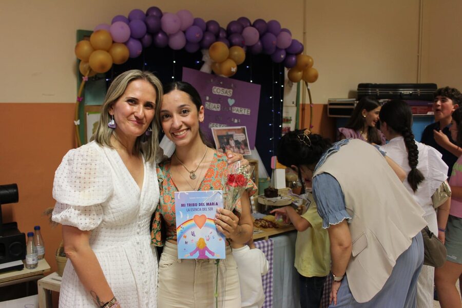 Lectora con Mi Tribu del María
