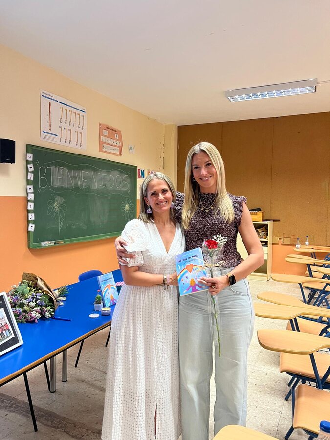 Lectora con Mi Tribu del María