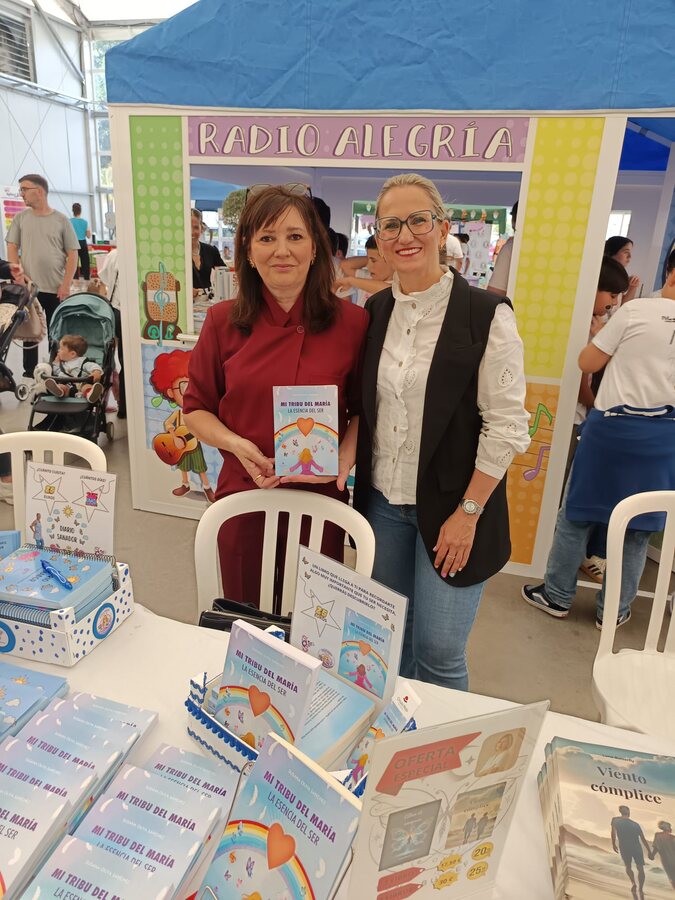 Lectora con Mi Tribu del María