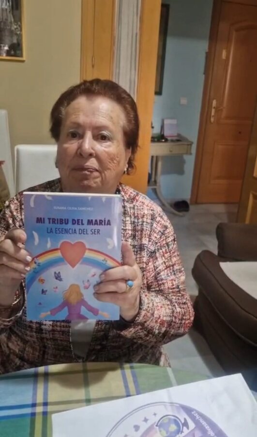 Lectora con Mi Tribu del María