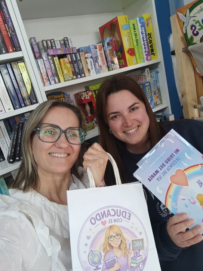 Lectora con Mi Tribu del María