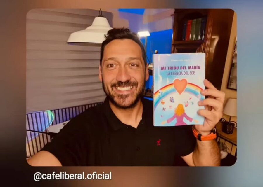 Lectora con Mi Tribu del María