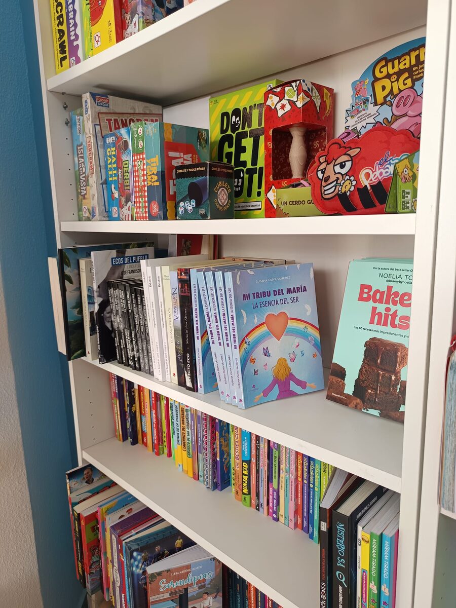 Mi Tribu del María en una librería