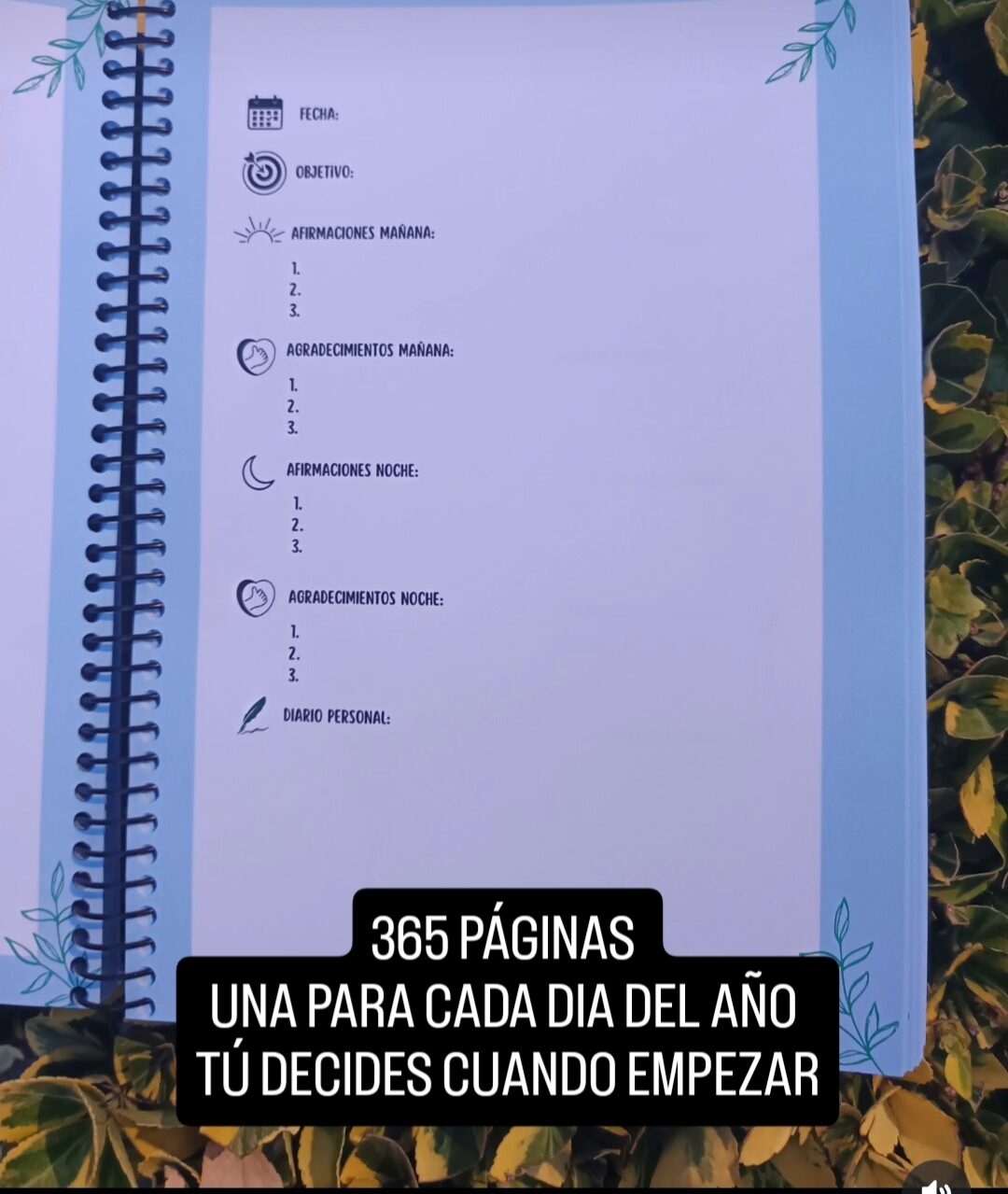 Susana Oliva mostrando su Diario Sanador